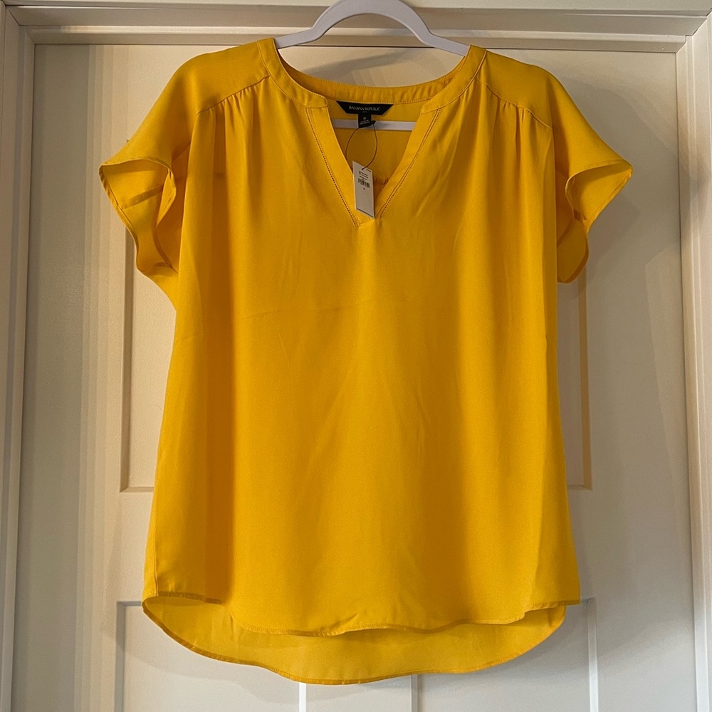 Women’s Banana Republic Factory shirt size small